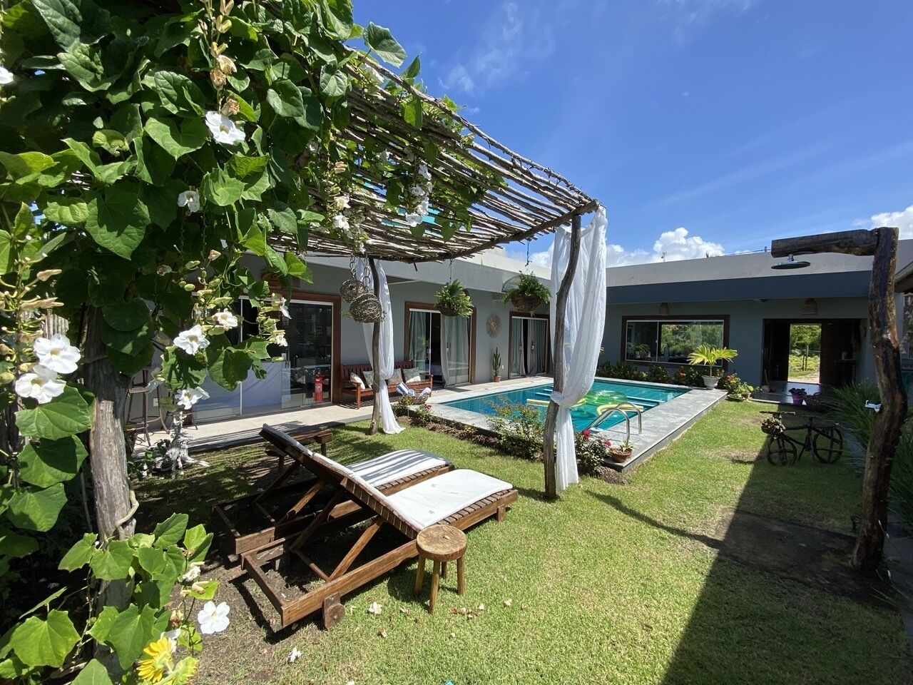 Quarto casal luxo, 1 quarto, varanda coberta, ao lado da piscina | Terraço/pátio
