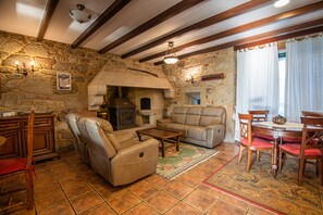 Smart TV, fireplace, books