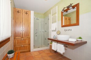 Combined shower/tub, hair dryer, bidet, towels - SON AUBA - Villa with private pool in Muro. Free WiFi (Muro)