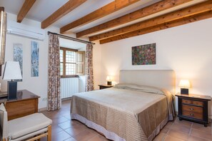 6 habitaciones, tabla de planchar con plancha y wifi gratis 