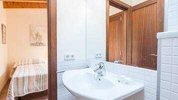 6 habitaciones, tabla de planchar con plancha y wifi gratis