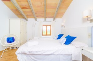 5 bedrooms, iron/ironing board, free WiFi, bed sheets