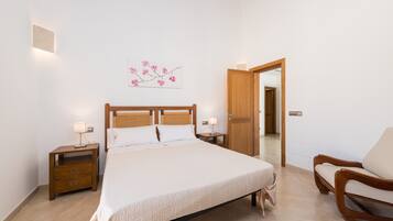 4 chambres, fer et planche à repasser, Wi-Fi gratuit, draps fournis