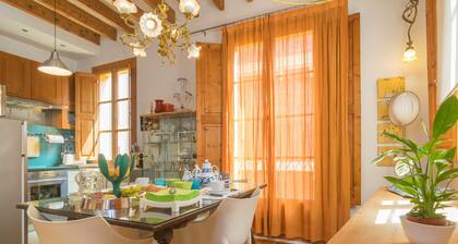 MIRACLET - ADULTS ONLY - Townhouse with beautiful terrace and parking in the centre of Pal