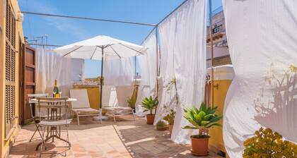 MIRACLET - ADULTS ONLY - Ferienhaus mit schöner Terrasse und Parkplatz im Zentrum von Pal