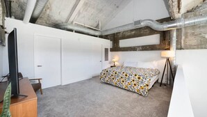 2 Schlafzimmer, Schreibtisch, Bügeleisen/Bügelbrett, Reisekinderbett