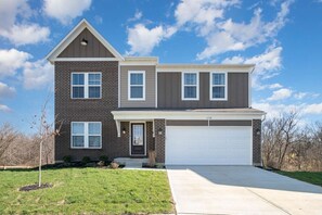 Exterior - 5738 Azra Court · Cheerful 5 bedroom on azra with a pool and real (Morrow)