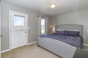 3 bedrooms, desk, iron/ironing board, travel cot