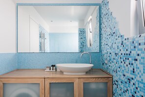 Standard Apartment | Bathroom - Alluring 2BR Apartment in Marousi (Marousi)