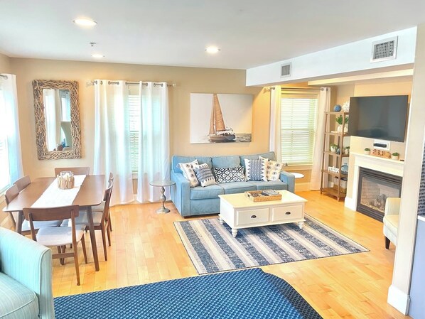 Smart TV, fireplace