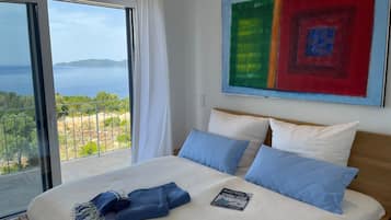 3 slaapkamers, een strijkplank/strijkijzer, reisbedje, wifi