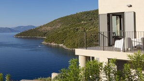 Property grounds - Villa Kastos - Stylish Luxury Villa with Direct Sea Access (Sivota)