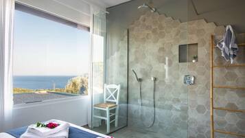 4 bedrooms, iron/ironing board, travel cot, WiFi