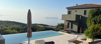 Villa Arkoudi avec vue sur la mer, table de ping-pong, terrain de pétanque