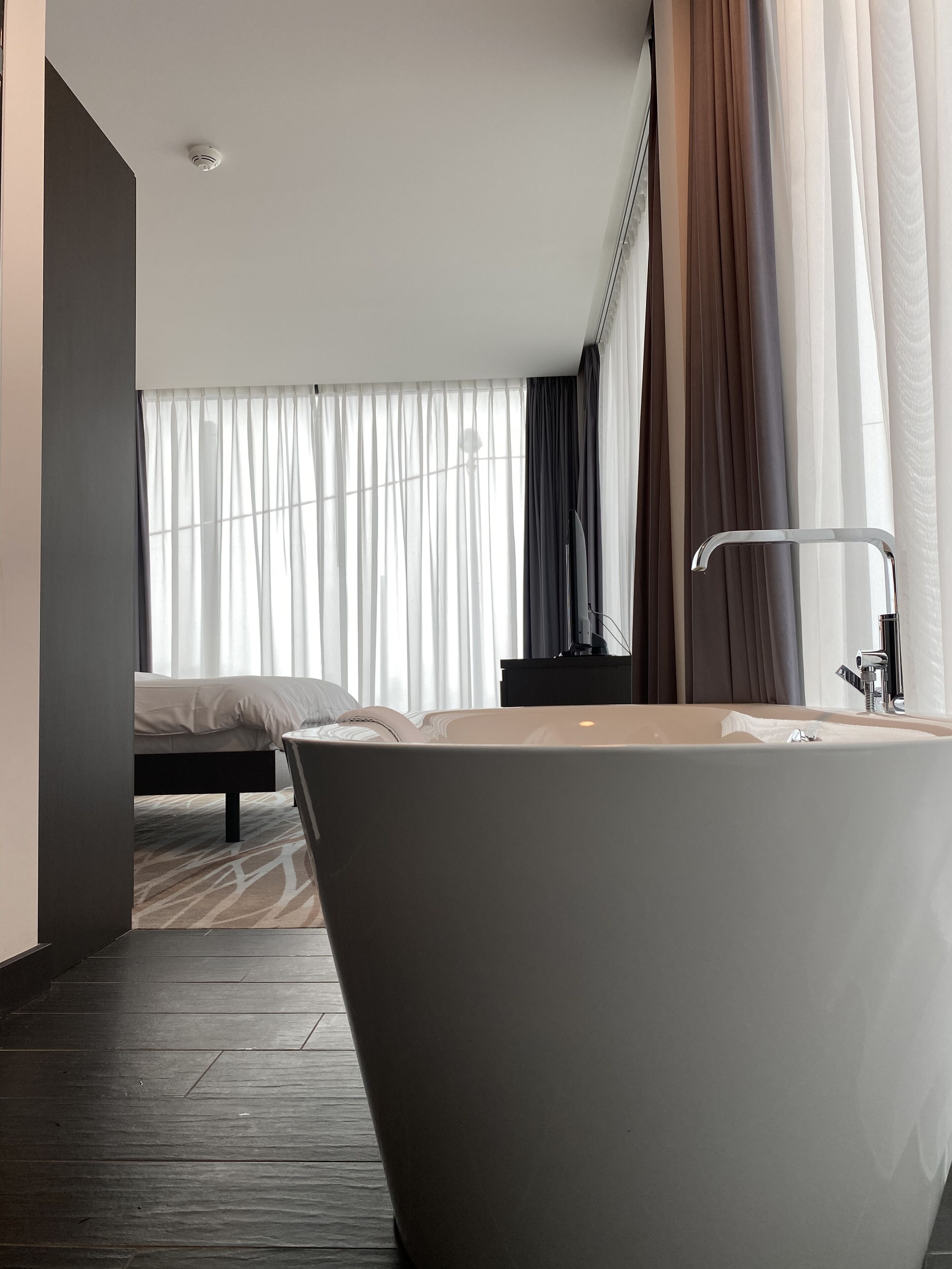 Apartamento júnior | Banheiro | Chuveiro, secador de cabelo, toalhas de banho, sabonete