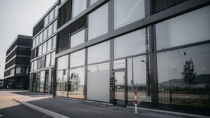 A modern building with large glass windows and a sign that reads "IP Apartments." - IIP Apartments - Self Check In (Spreitenbach)