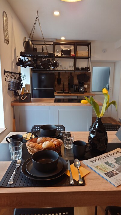 On the edge of the historic old town, vacation apartment right in the center - 04 Business
