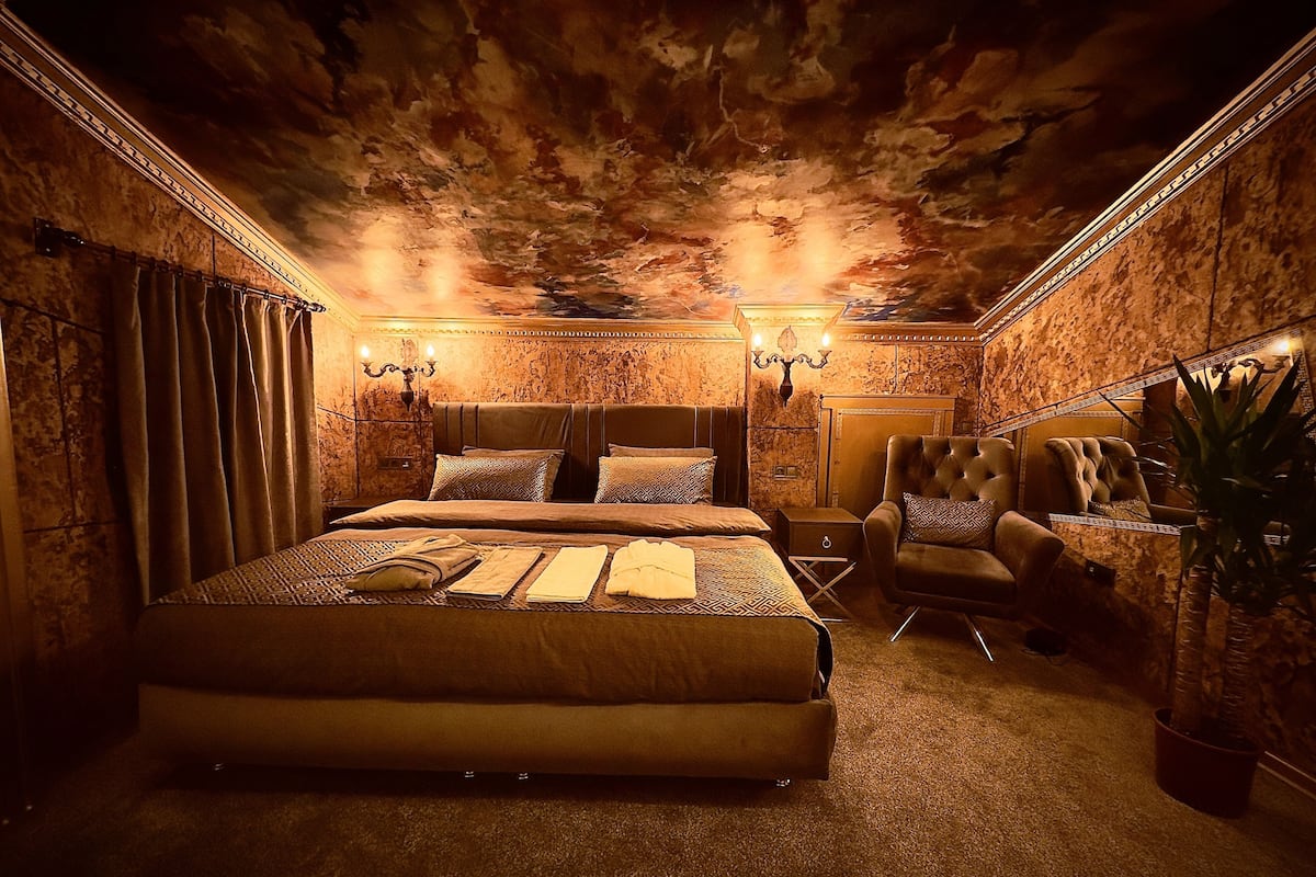 Honeymoon Room, 1 King Bed, Non Smoking, Garden View | Premium bedding, free minibar, individually decorated