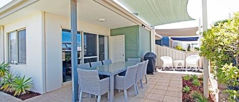 تناول الطعام بالخارج