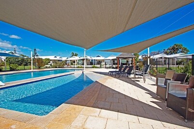 Turquoise Escape: 3  BR, 2  BA Apartment in Jurien Bay, Sleeps 7