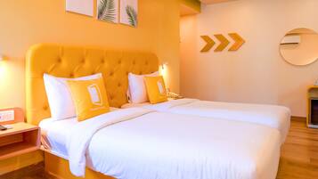 Standard Twin Room | In-room safe, desk, laptop workspace, soundproofing