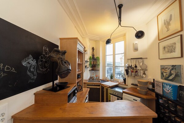 Réfrigérateur, micro-ondes, four, lave-vaisselle