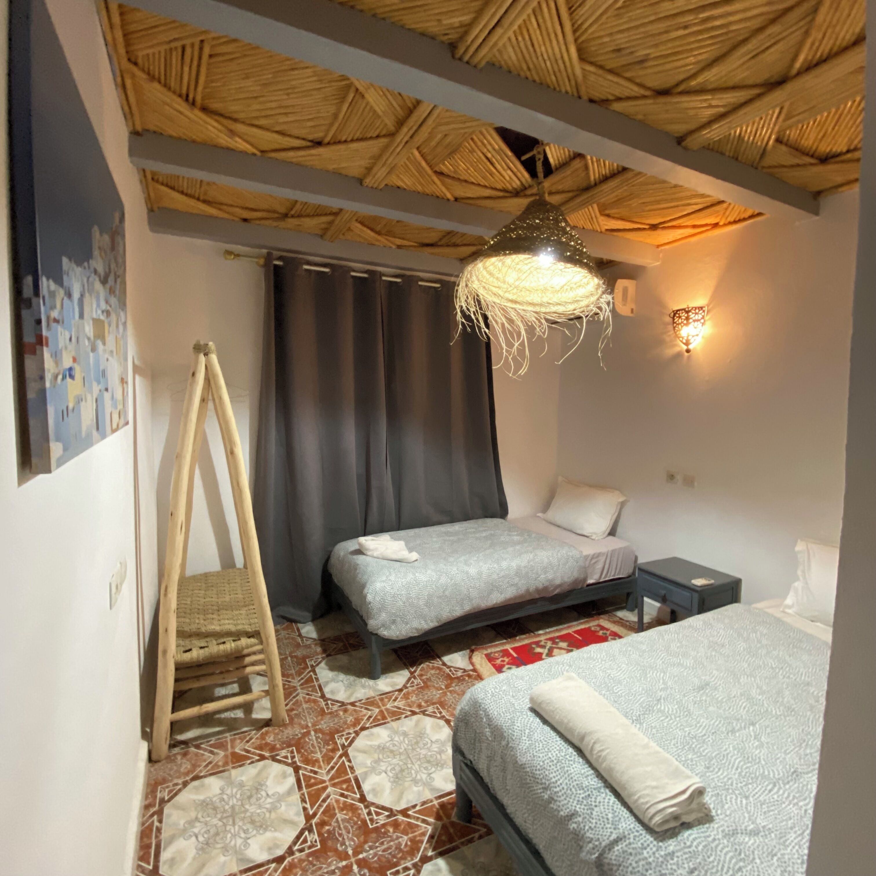 Verduisterende gordijnen, gratis wifi, beddengoed