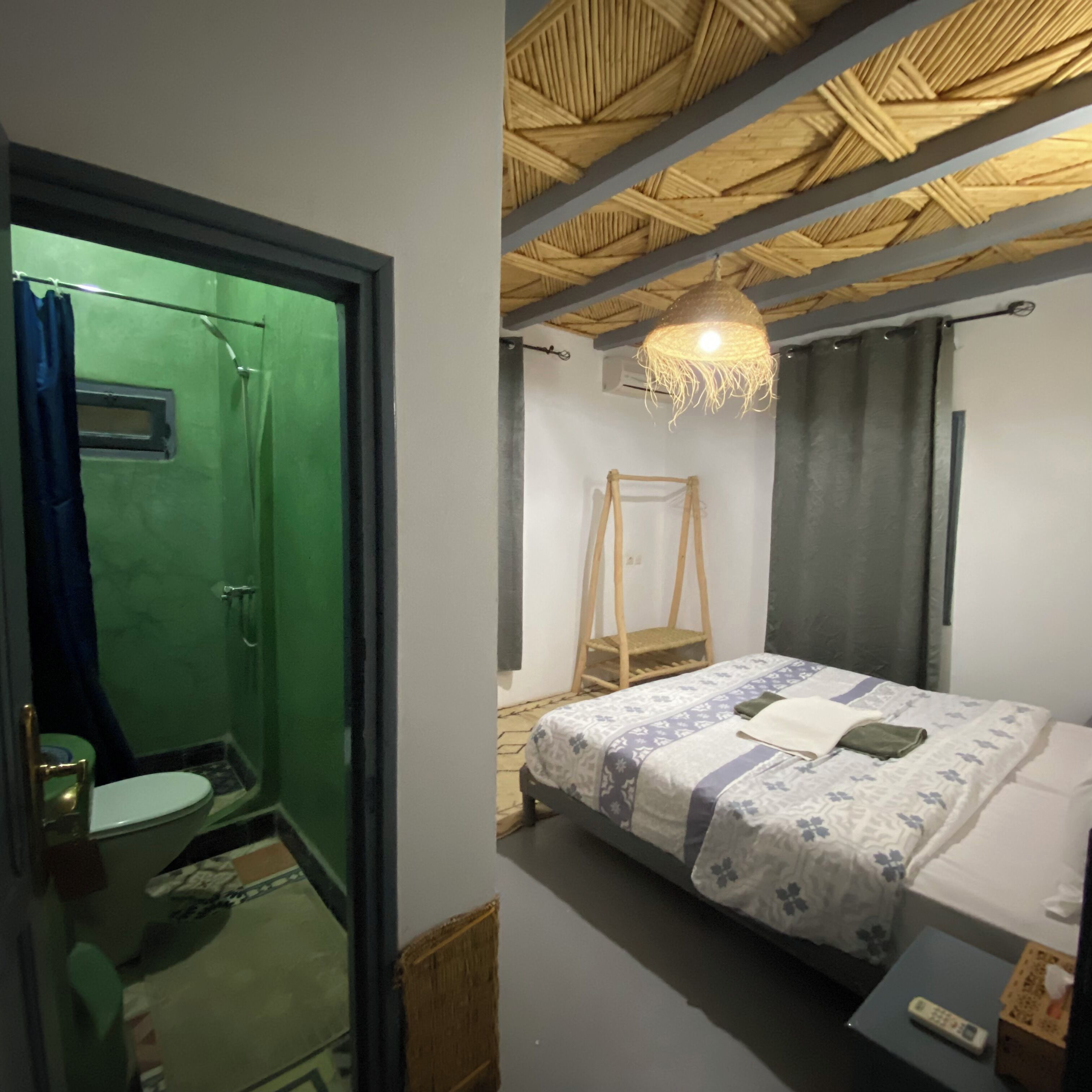 Blackout drapes, free WiFi, bed sheets