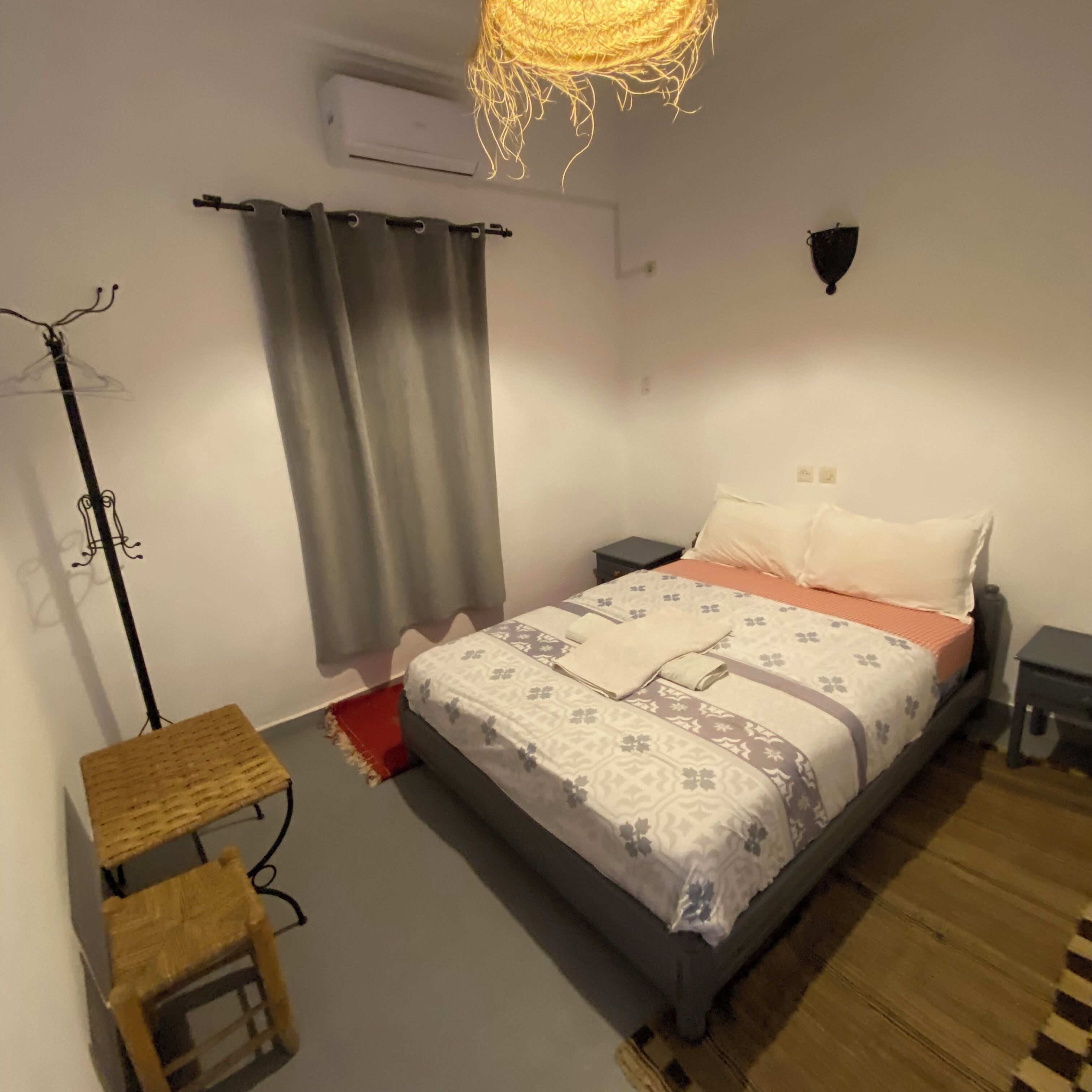 Blackout drapes, free WiFi, bed sheets