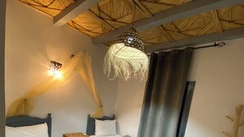 Blackout drapes, free WiFi, bed sheets