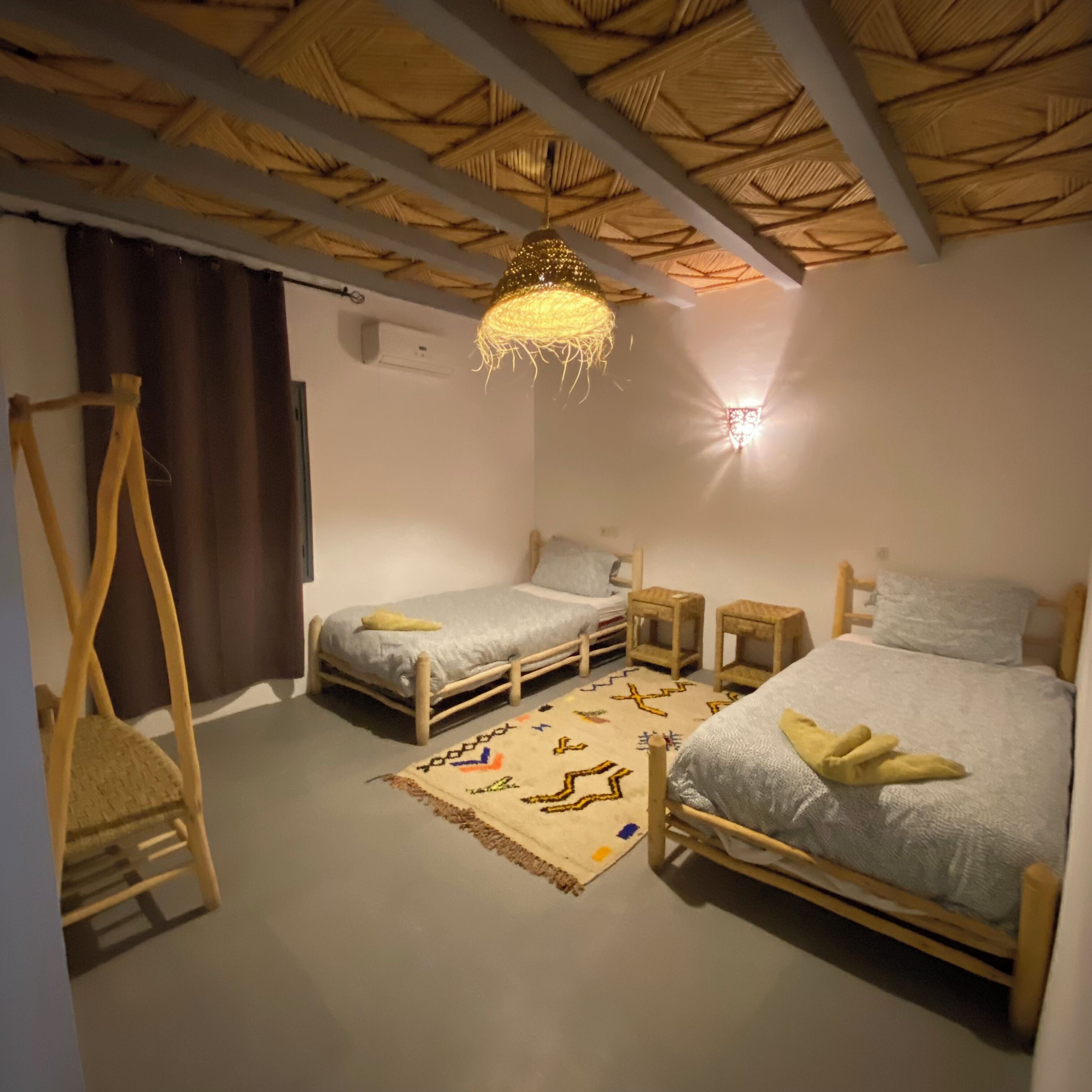 ستائر تعتيم وواي فاي مجانًا وملاءات أسرّة