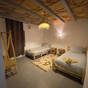 Rideaux occultants, Wi-Fi gratuit, draps fournis