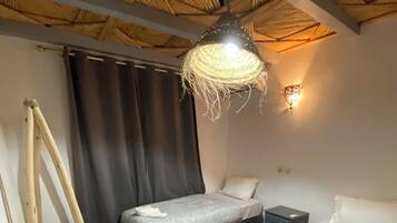 Rideaux occultants, Wi-Fi gratuit, draps fournis