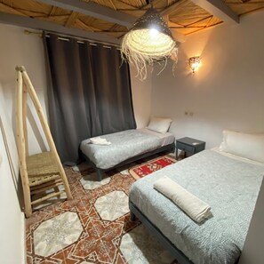 Blackout drapes, free WiFi, bed sheets - étoile filante d'or (Aït Benhaddou)
