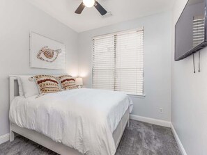 3 chambres, fer et planche à repasser, Wi-Fi, draps fournis