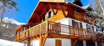 Chalet 5 minutes from La Foux d'Allos Ski Resort—1,700 m elevation—sleeps 12