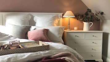 2 bedrooms, desk, iron/ironing board, travel crib