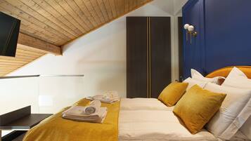 Deluxe Penthouse, Terrace, River View (VIP) | Premium bedding, down duvets, minibar, individually decorated