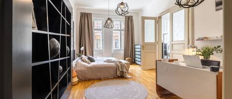 3 bedrooms, desk, iron/ironing board, free WiFi