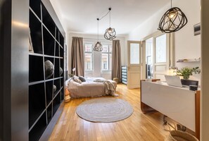 3 bedrooms, desk, iron/ironing board, free WiFi