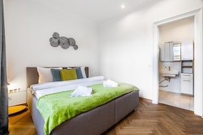 1 habitación, escritorio, tabla de planchar con plancha y wifi gratis