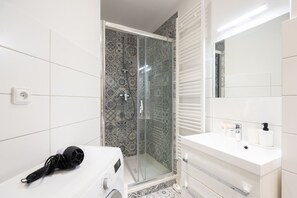 Hair dryer, towels - Prague Center Apartment with Fireplace (Prague)