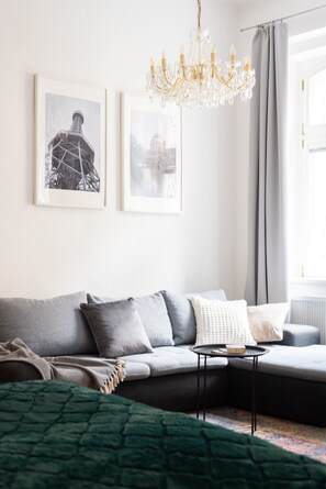 Smart TV, fireplace, books - Prague Center Apartment with Fireplace (Prague)