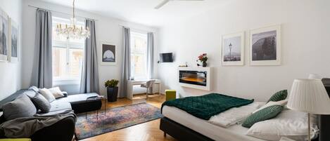 Skrivebord, strykejern/-brett, wi-fi (inkludert) og sengetøy