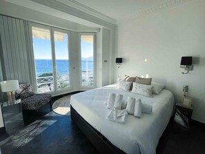 2 chambres, bureau, fer et planche à repasser, lit parapluie