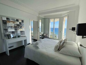 2 bedrooms, desk, iron/ironing board, travel cot