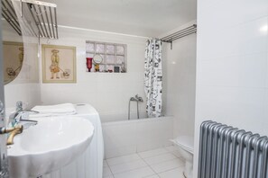 Apartment | Bathroom