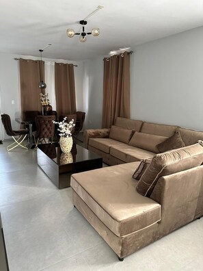 Living area - Beautiful detached home with pool and gym! (Willemstad)