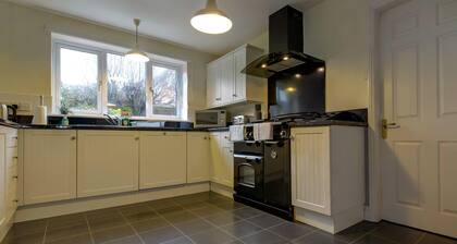 Spacious 5 Bedroom 2 Bathroom House