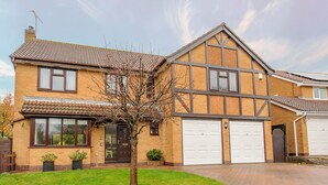 Unclassified image, 2 of 21, button - Spacious 5 Bedroom 2 Bathroom House (Oakham)